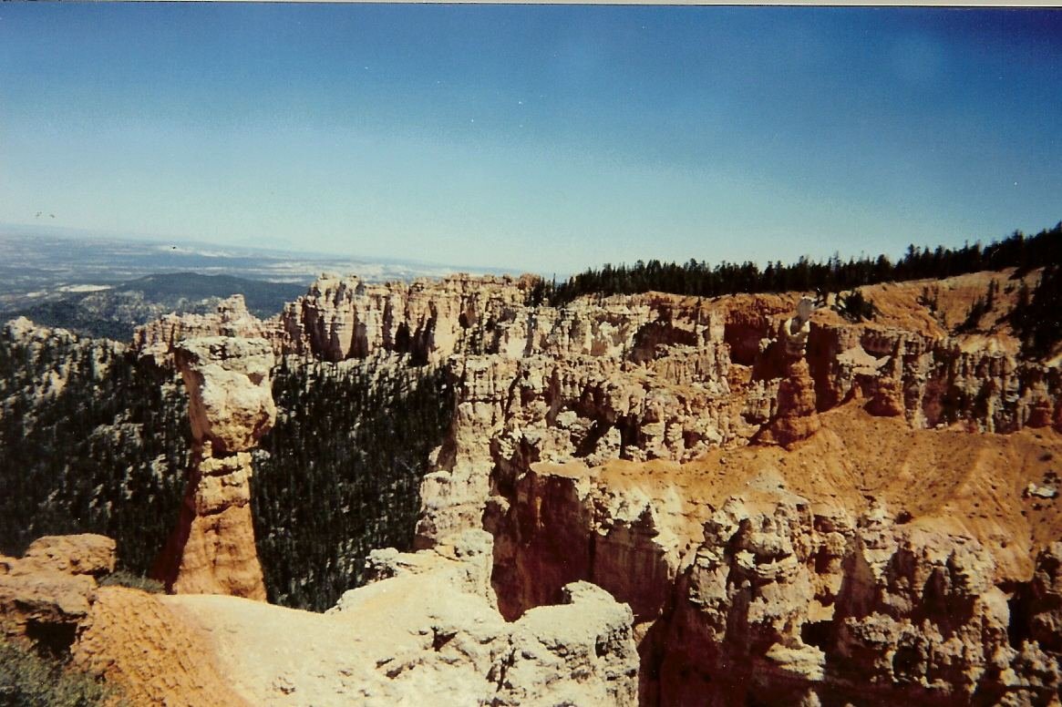 Thor's Hammer hoodoo formation along the Navajo Loop trail at Bryce Canyon