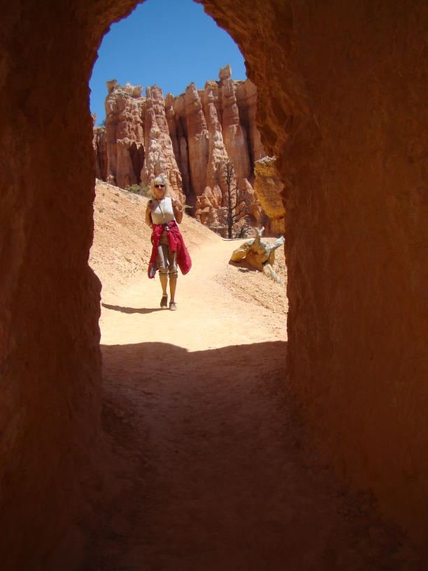 Hoodoo formations along the Queen's Garden Trail at Bryce Canyon